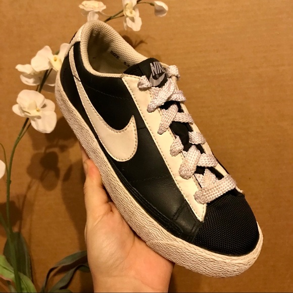 black white nike blazer